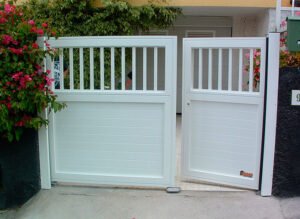 Puertas automáticas batientes de dos hojas mixtas de lamas de aluminio puertas automáticas batientes de dos hojas mixtas de lamas de aluminio