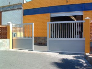 puertas automáticas industriales correderas y batientes